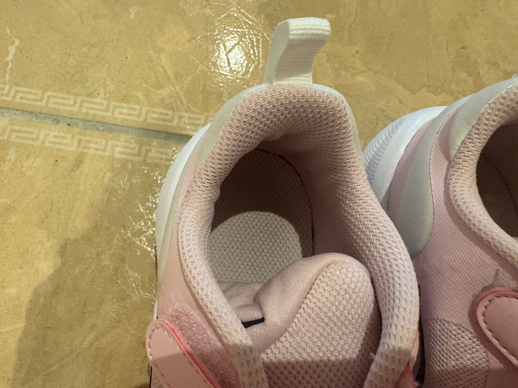 Nike Scarpe per ragazze: Nike Hallen Turnschuhe, 31.5 – Usato da Klingnau venduto da Markus14 3