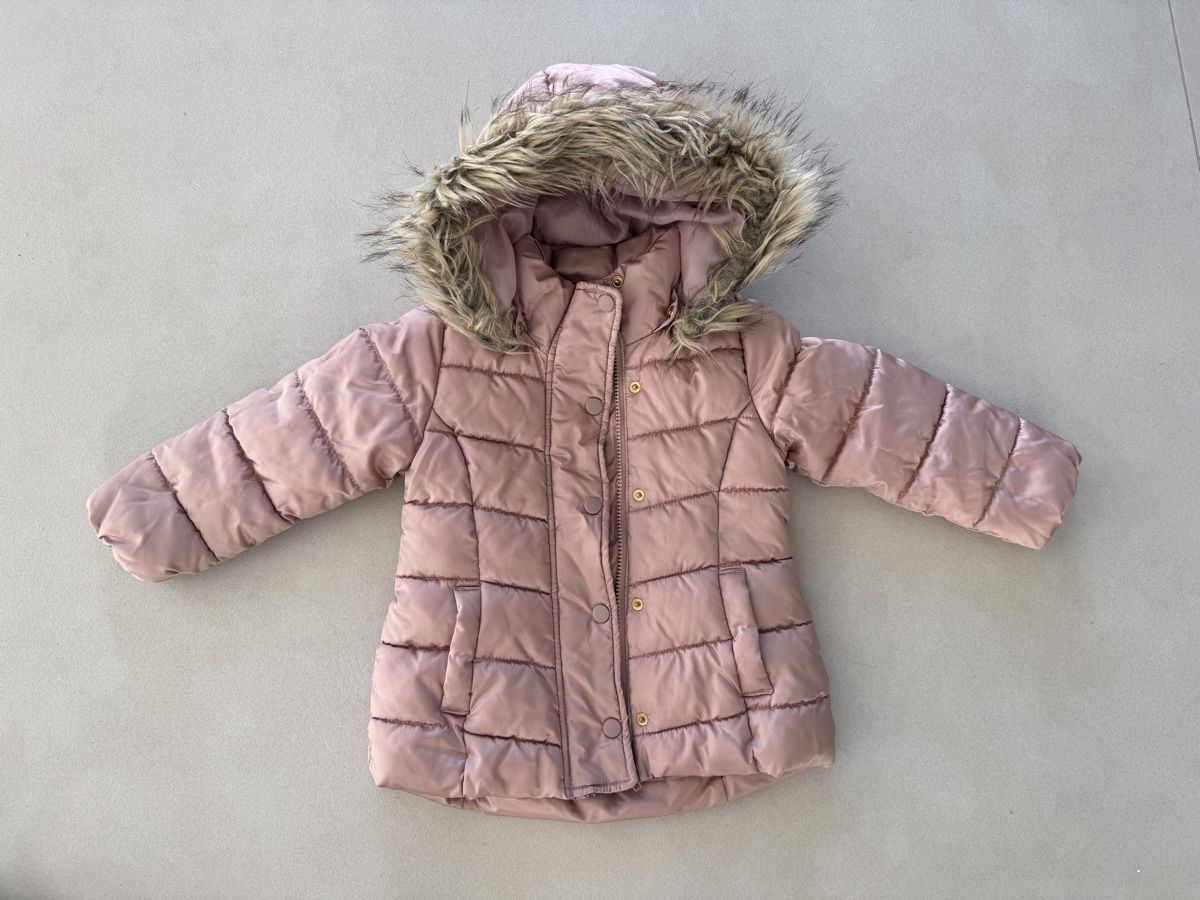 Giacche & Cappotti: Winterjacke Mädchen Gr. 98 mit Kapuze – Usato da Bonaduz venduto da lut_6rts