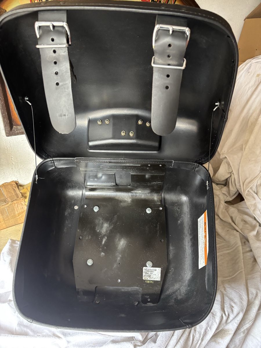 Harley-Davidson Tutti i ricambio per moto: Harley Davidson Tourpak Leder – Usato da Schötz venduto da Harley35 9