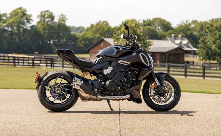 Ducati Route: DUCATI V4 Diavel – D'occasion à Courtemaîche par Mil_c8t9 2