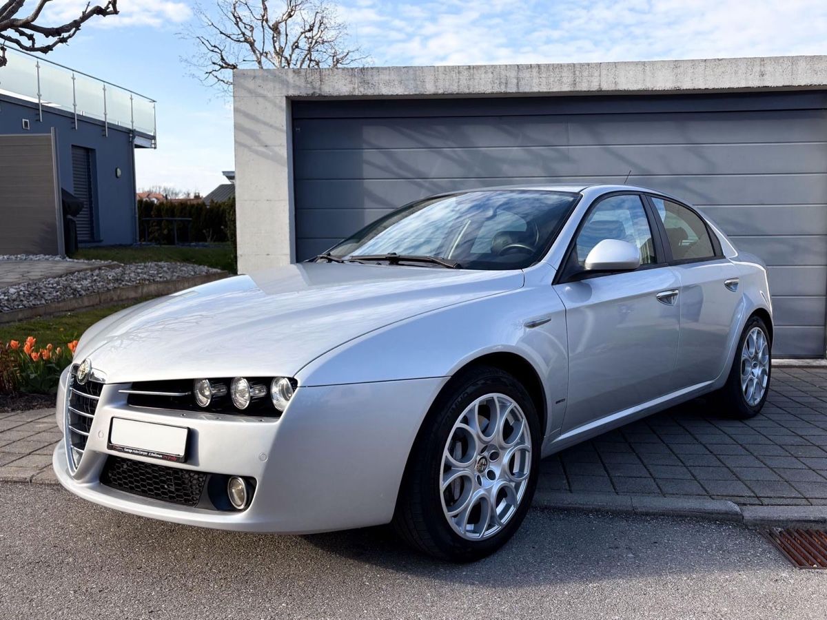 Alfa Romeo Automobili: Alfa Romeo 159 3.2 JTS Q4  – Usato da Posieux venduto da li8_5j5h