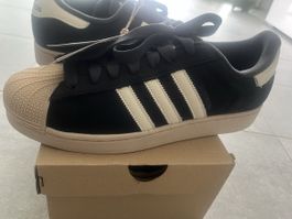 Adidas Superstar schwarz beige Grösse 45 1/3 NEU