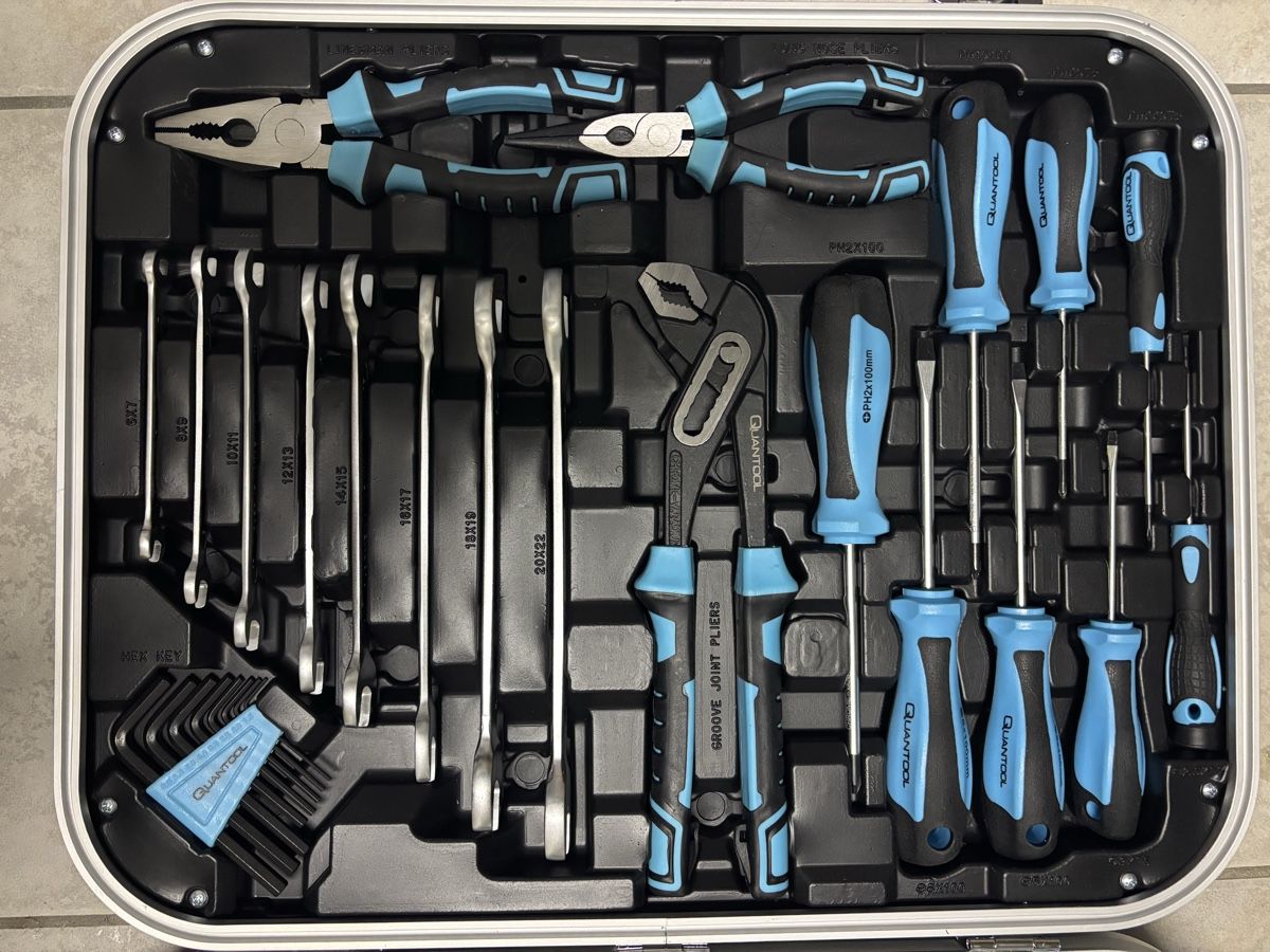 Tous les outils: Quantool Werkzeugkoffer (110 Teile) – Neuf (Voir description) à Brütten par EniMir 2