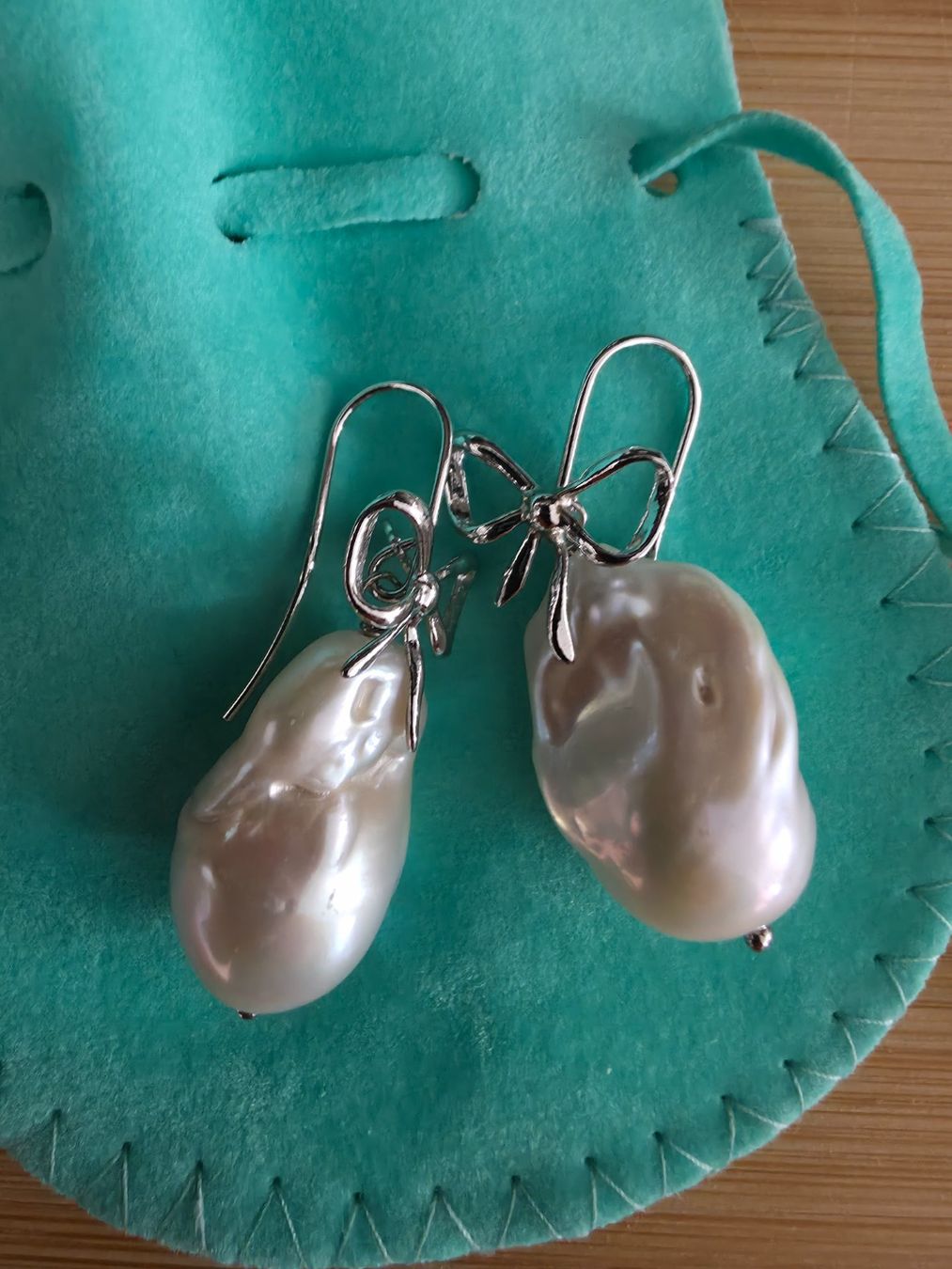 Orecchini pendenti & Orecchini a lobo: Eleganti orecchini con perle naturali e fiocco argento – Nuovo e nell'imballaggio originale da Massagno venduto da ali_8lgb 1