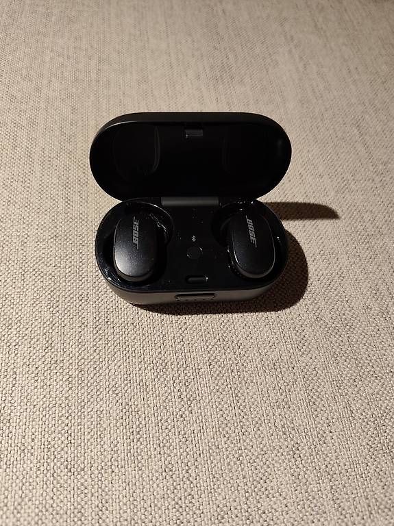 Bose Cuffie: Bose QuietComfort Earbuds Kopfhörer – Usato da Goldswil venduto da Lyssij