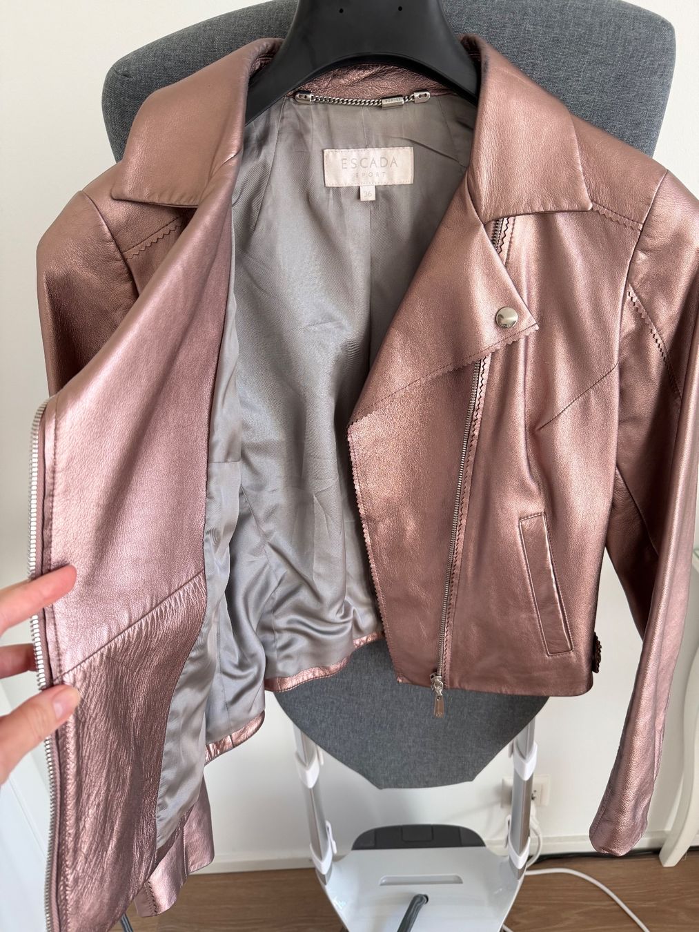 Escada Jacken: Escada Leather Jacket Metallic Pink – Gebraucht aus Langnau am Albis von vitakl8 6