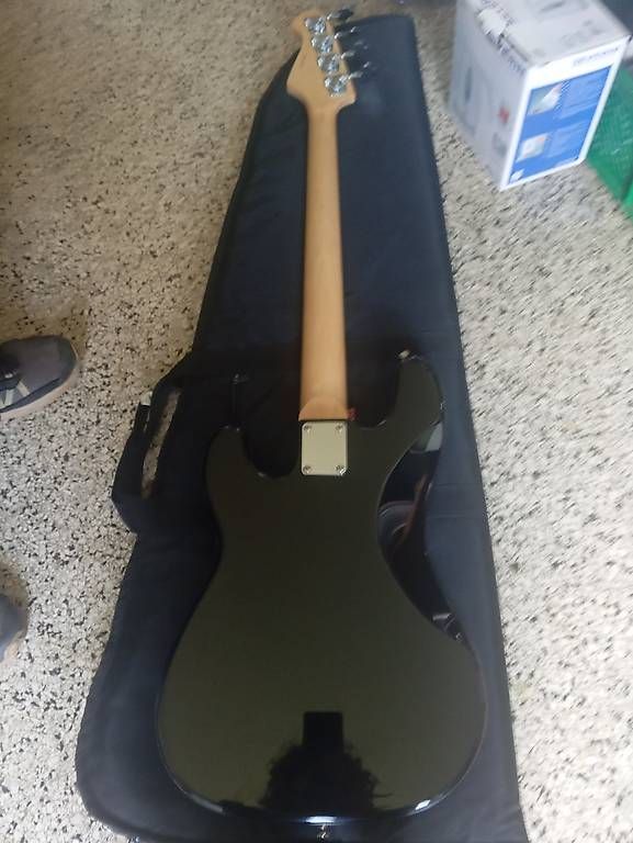 Aria Strumenti musicali: Bassgitarre Aria STB series – Usato da Basel venduto da Petergunn 1