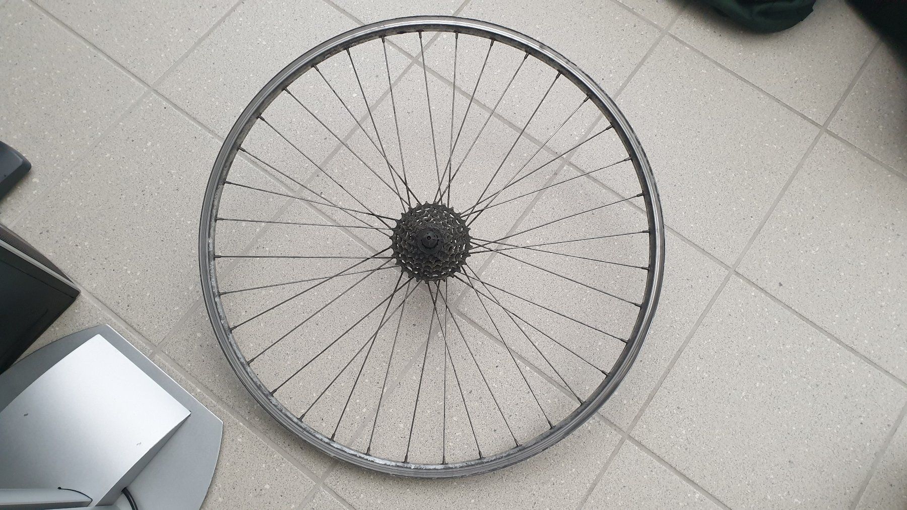 Pneus & Kompletträder: Velo Hinterrad – Defekt aus Stäfa von Supertramp73