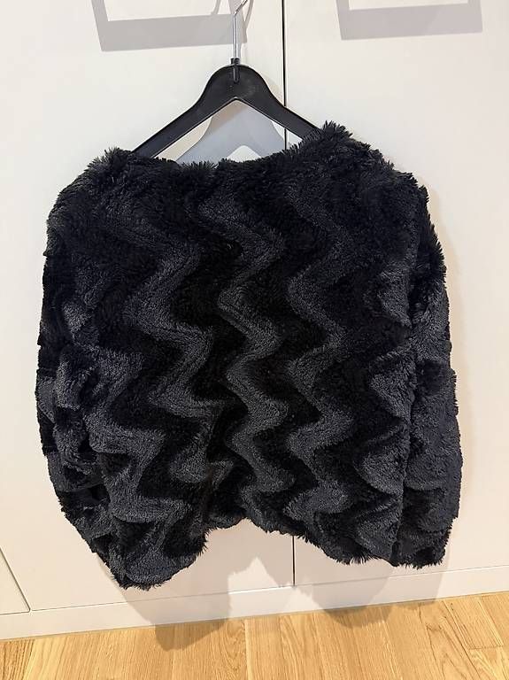 Giacche: Schwarze Jacke – Usato da Aarwangen venduto da ele_bqx8 1