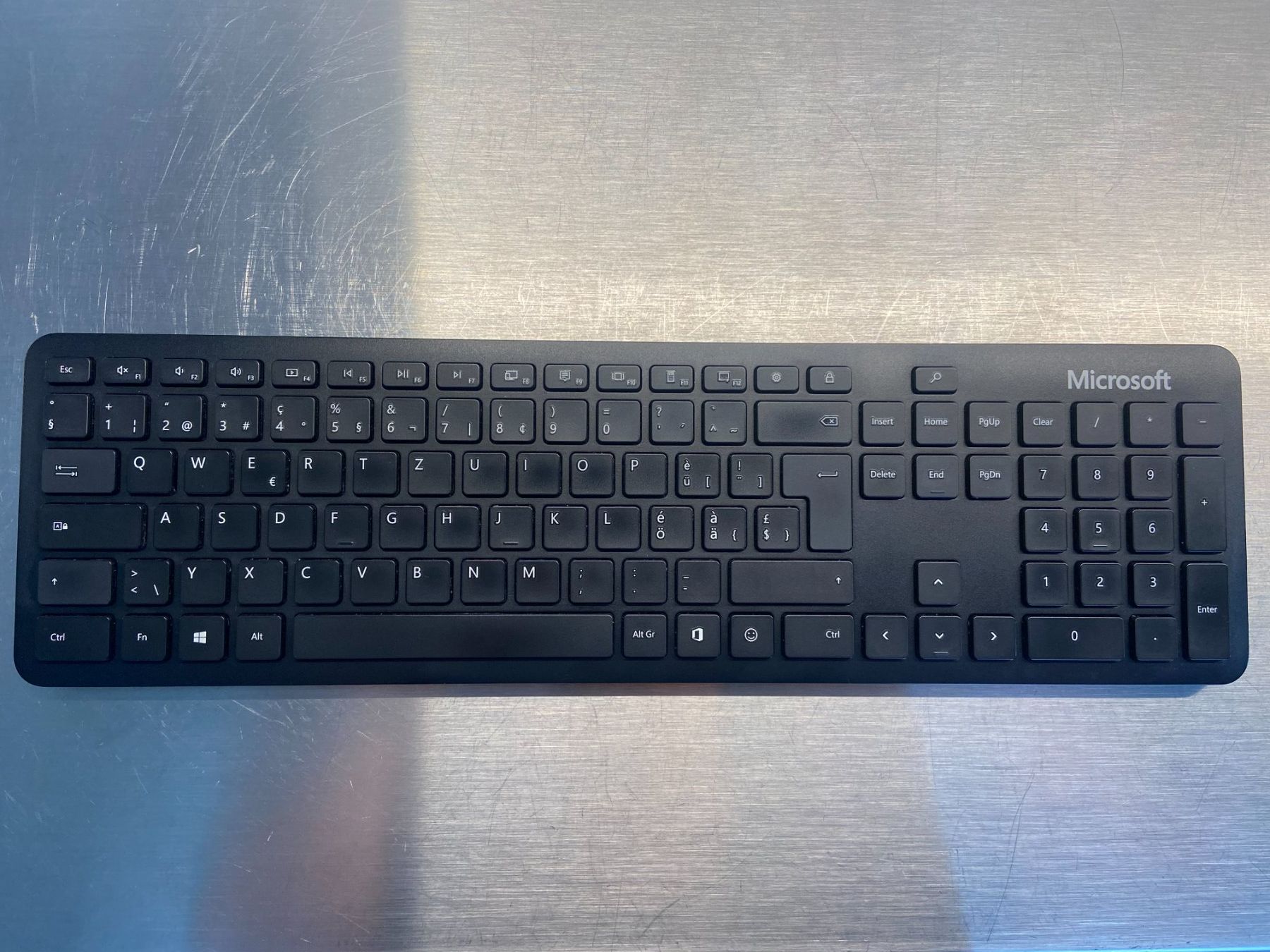 Microsoft Tastiere: Microsoft Bluetooth Tastatur, schwarz ab CHF 1.- – Usato da Thalwil venduto da ver_vj9n 3
