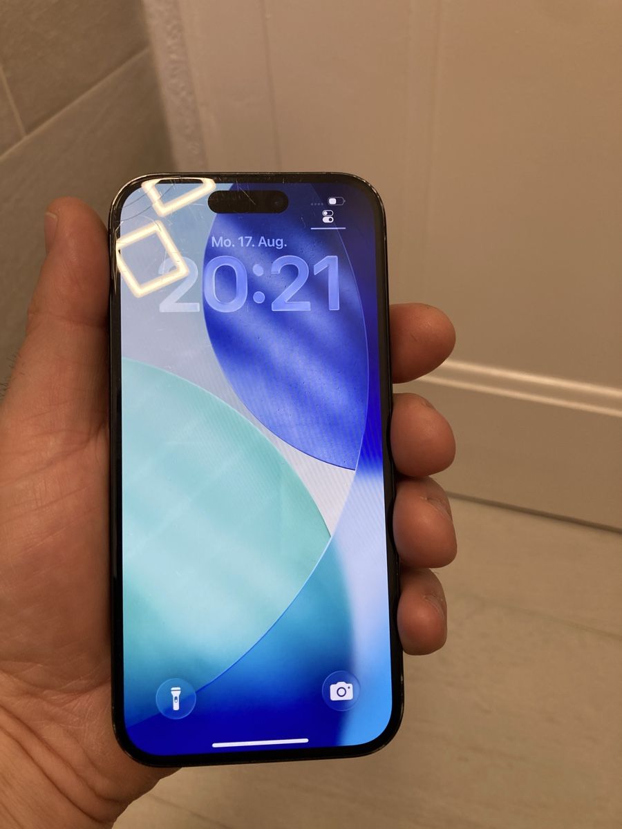 Apple Handys / Smartphones: iPhone 15 Display gebrochen  – Defekt aus Schaan von meh_zd8z 3