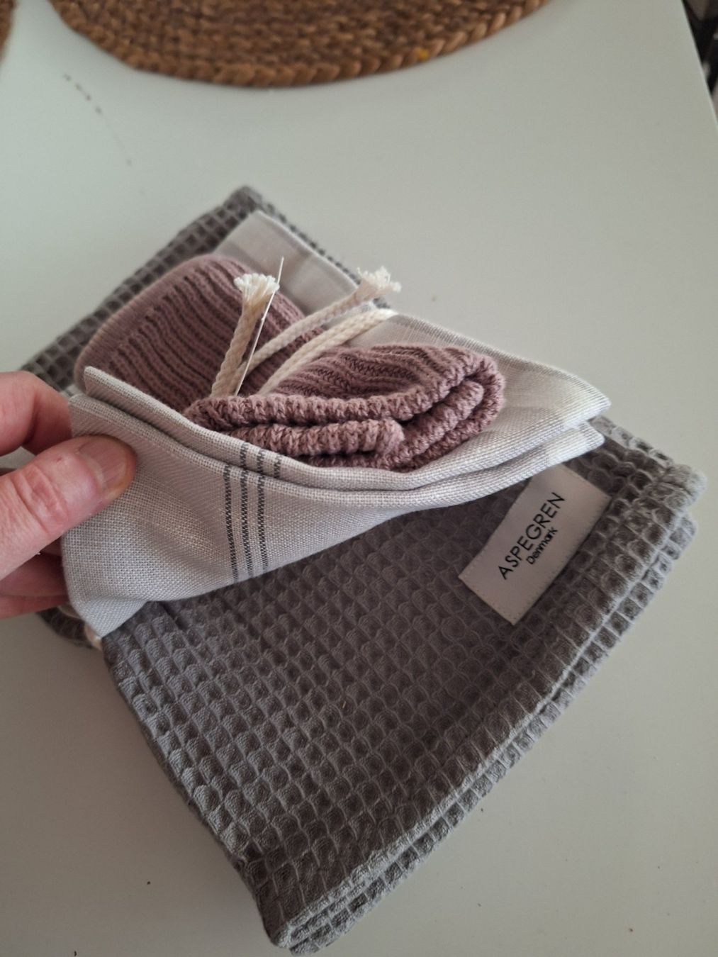 Strofinacci: Geschirrtuch mit Spüllappen - Geschenkset – Nuovo e nell'imballaggio originale da Zermatt venduto da Labsal01 1