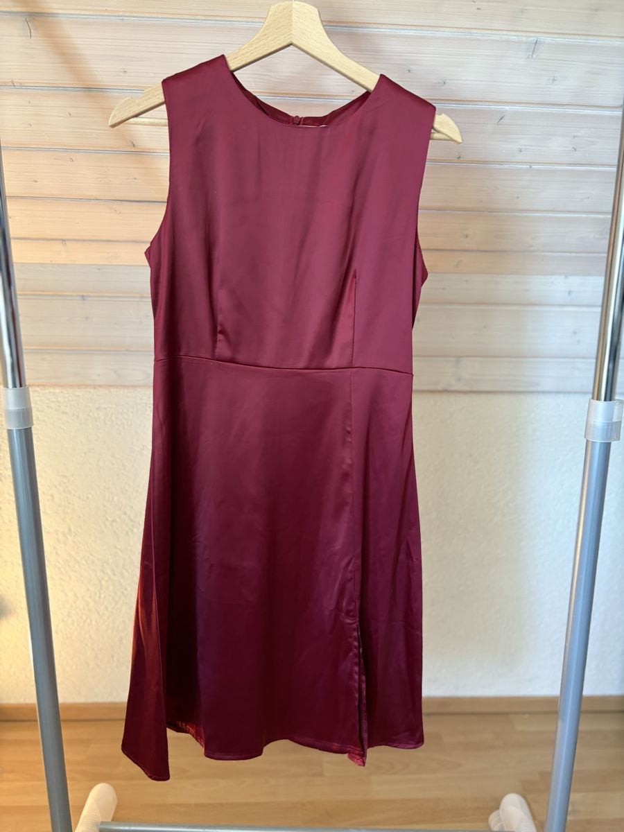 Vestiti: ROTES SATIN-KLEID – Nuovo (secondo la descrizione) da Bettwiesen venduto da wombat90
