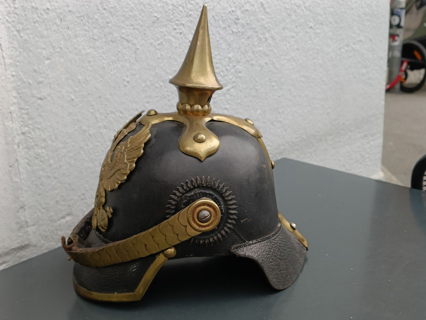 Uniformi: Alter Helm Pickelhaube Preussen Modell 1871 – Usato da Brugg AG venduto da Ente015 3