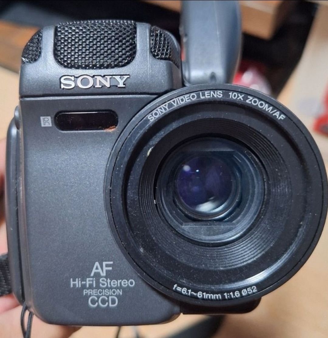 Sony Camcorder: Caméscope SONY CCD 10x Zoom AF  – Gebraucht aus Tannay von v1n1p00h