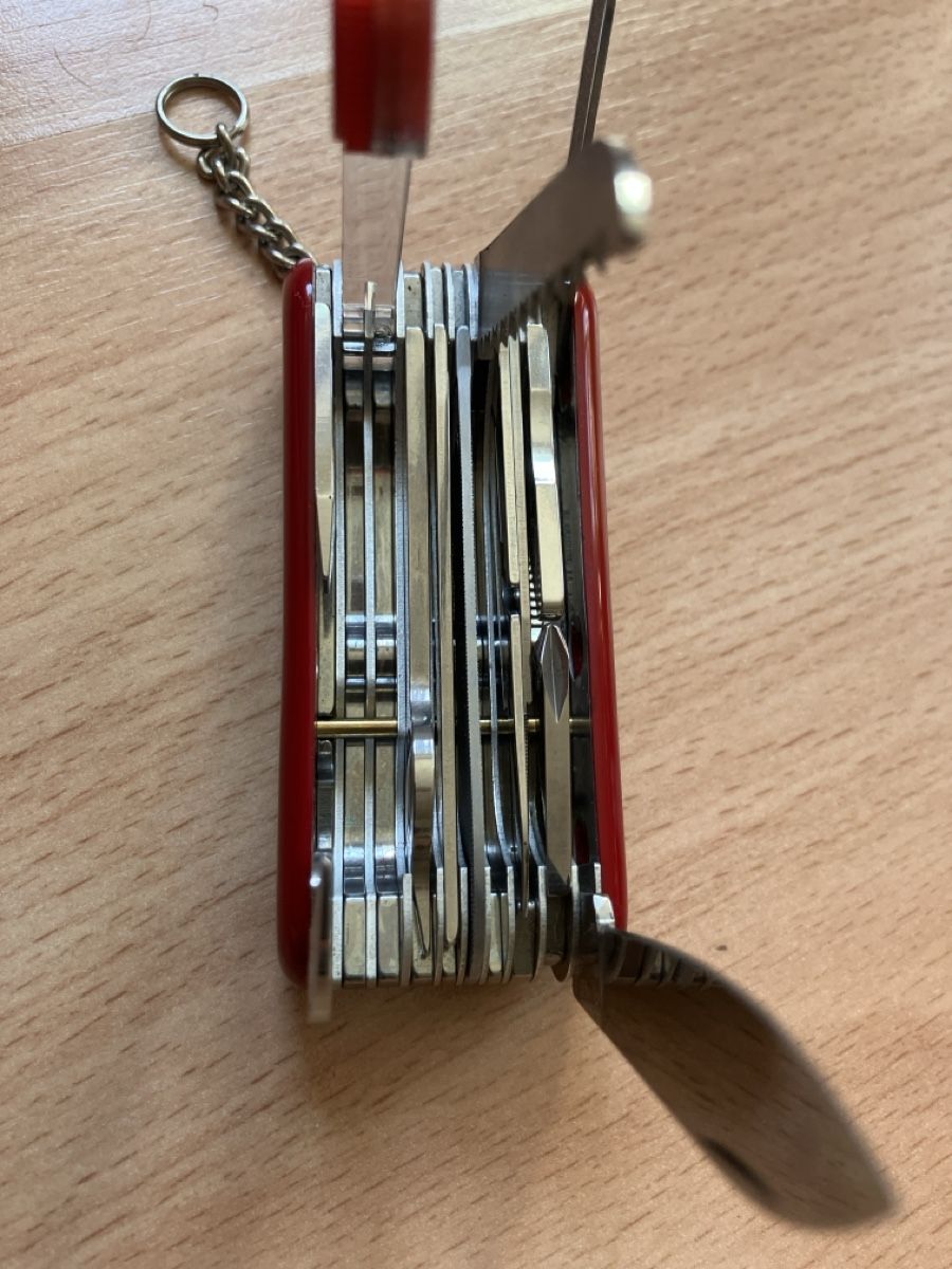 Wenger Zubehör: Extra Large Wenger Taschenmesser XXL – Gebraucht aus Zürich von Classic_Collection_Zurich 3