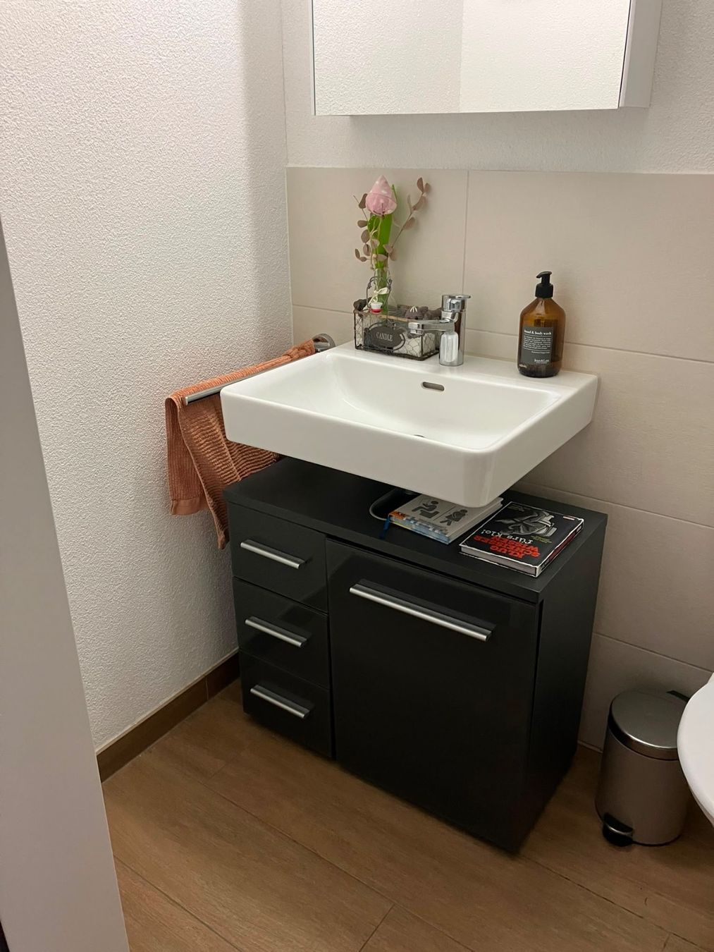 Installations & Meubles: Waschtischunterschrank dunkelgrau mit Schubladen – D'occasion à Schinznach Bad par mrsthl
