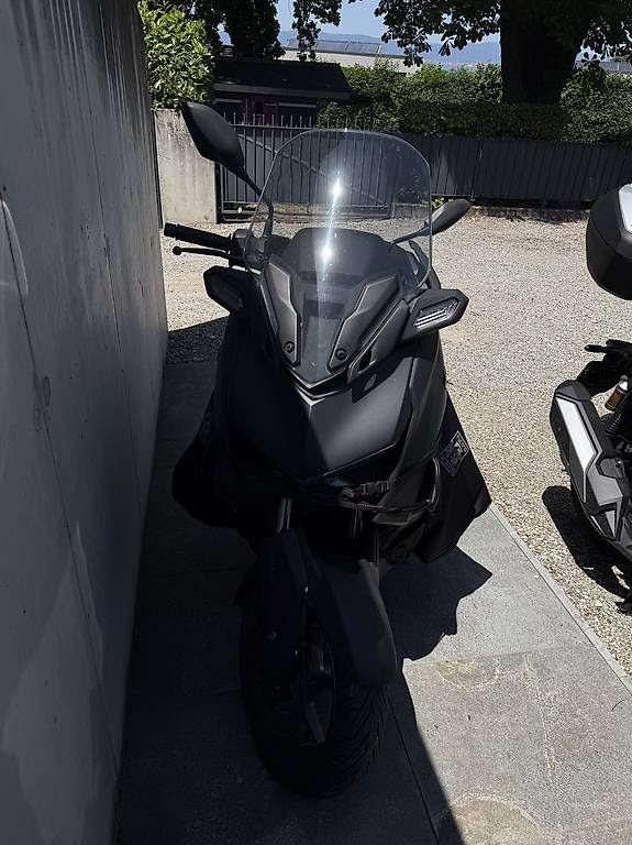 Yamaha Scooter: Xmax 125 2023 + tablier (jupe) – Usato da Vésenaz venduto da nie_92m7 4