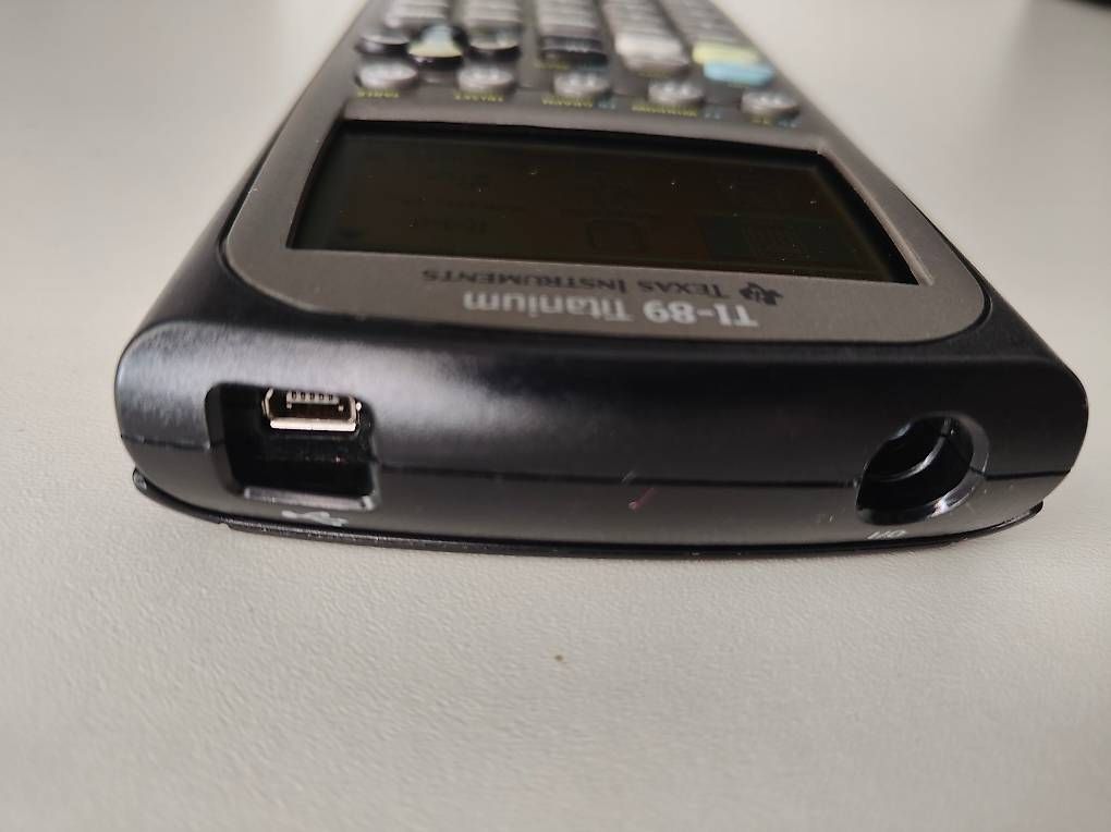 Texas Instruments Calcolatrici tascabili: Texas Instruments TI-89 Titanium Grafikrechner  CAS – Usato da Ostermundigen venduto da Moebi_92 2