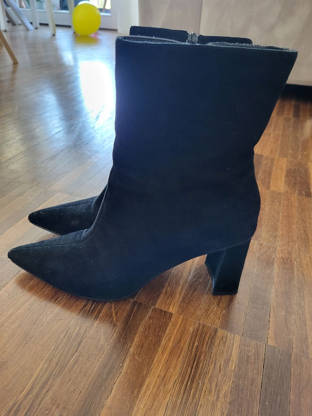 Scarpe da donna: Schwarze Stiefeletten, Grösse 39 – Usato da Basel venduto da Ywana