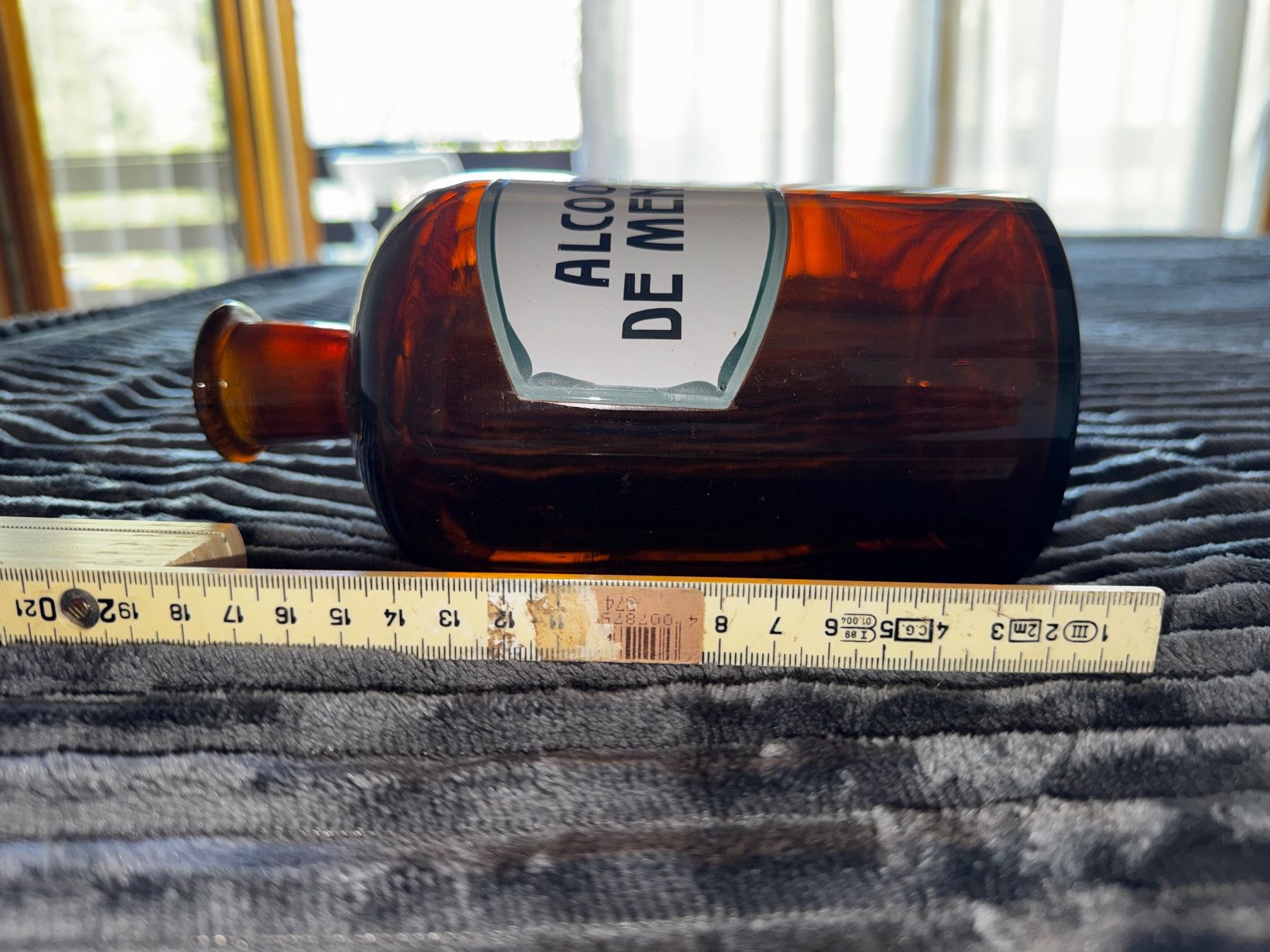 Bottiglie: Bouteille ancienne Alcool de Menthe ambre vide 20cm – Usato da Ovronnaz venduto da Etagne68 1