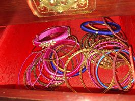 lot de bracelets composés de différents matériaux