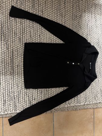 Zara Langarmshirt mit Kragen schwarz Grösse S neuwertig