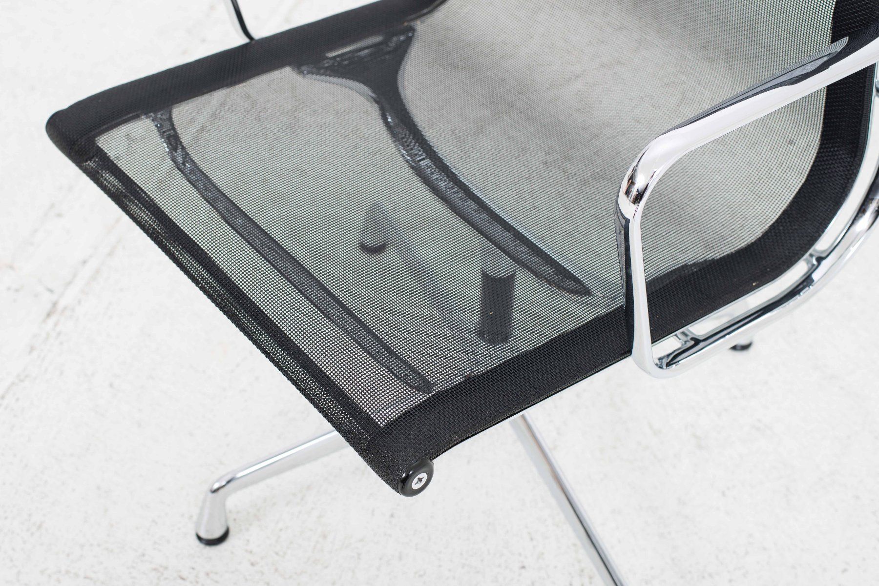 Vitra Sedie: Vitra EA 108 Bürostuhl von Eames mit schwarzem Netzstoff – Usato da Zürich venduto da STUZH38 5