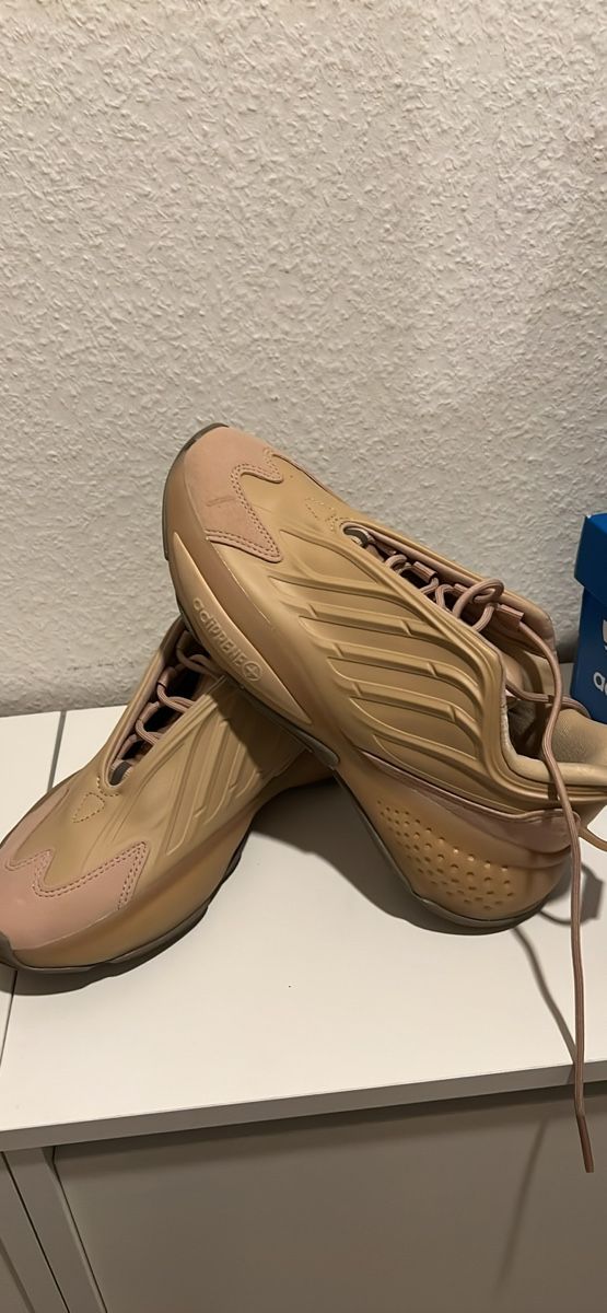 Scarpe da donna: Chaussure adidas – Nuovo (secondo la descrizione) da Neuchâtel venduto da sai_6zhx 2