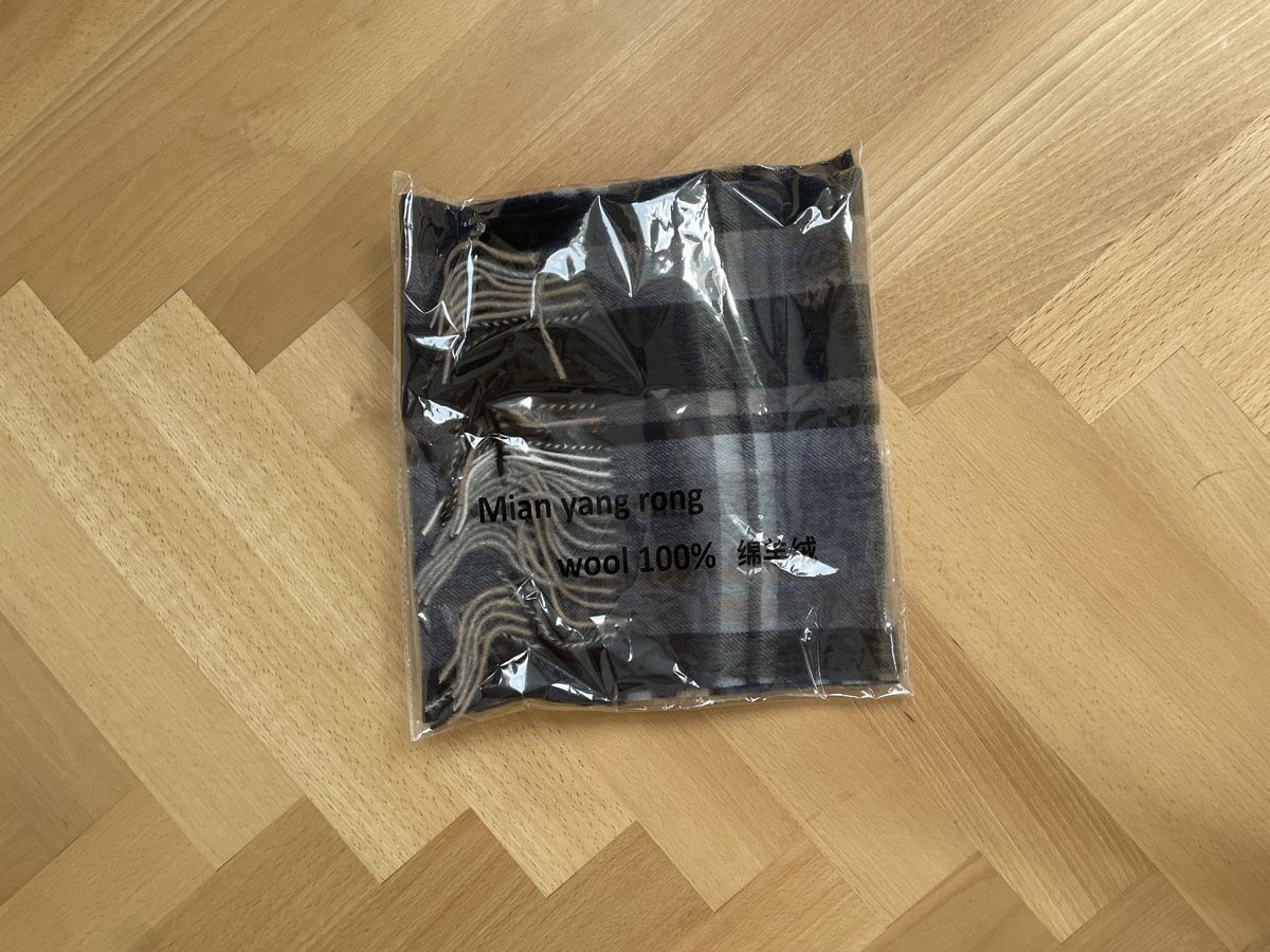 Foulards, Tücher & Schals: Winterschal – Neu und originalverpackt aus Zürich von Sushinder 1