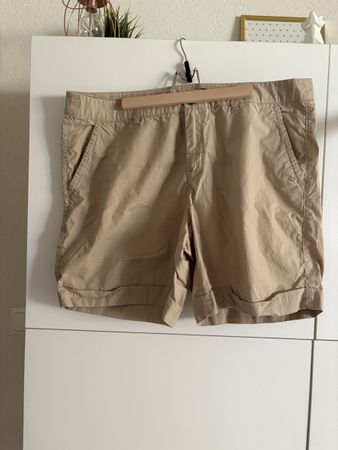 Short/bermuda Yessica beige neuf Taille 44