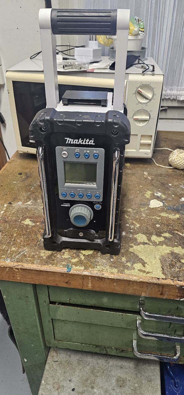 Makita Radio: Zu verkaufen  – Nuovo (secondo la descrizione) da Gross venduto da ren_vyc2 1
