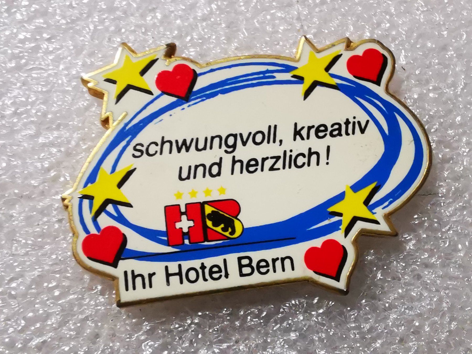 Plaketten & Abzeichen: Ansteckpin 108: Ihr Hotel Bern – Gebraucht aus Oppligen von Pin-Fall-Shop