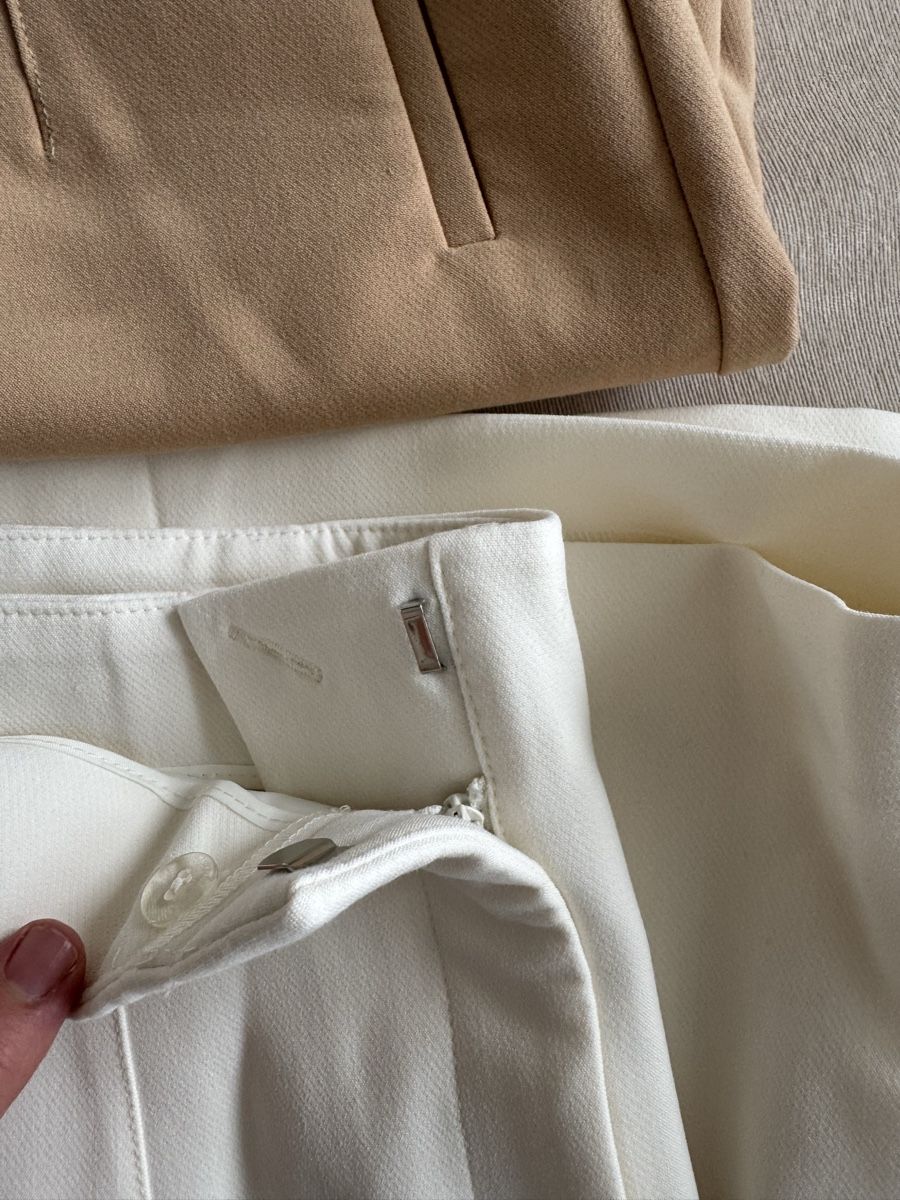 C&A Pantaloni: Zwei Bermudashorts, weiß und beige – Nuovo (secondo la descrizione) da Lachen SZ venduto da artbyblondangel 5