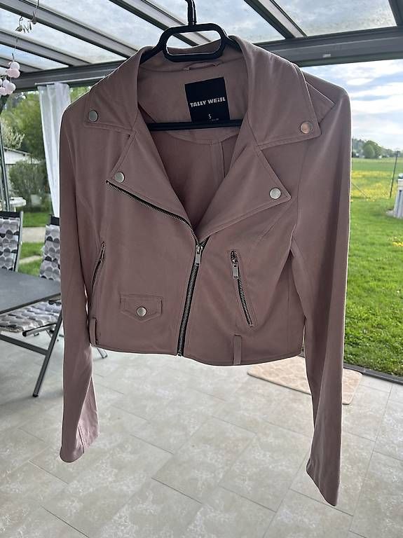 Giacche: Tally Weijl Velourslederimitat Jacke – Usato da Niederbuchsiten venduto da idontknow. 2
