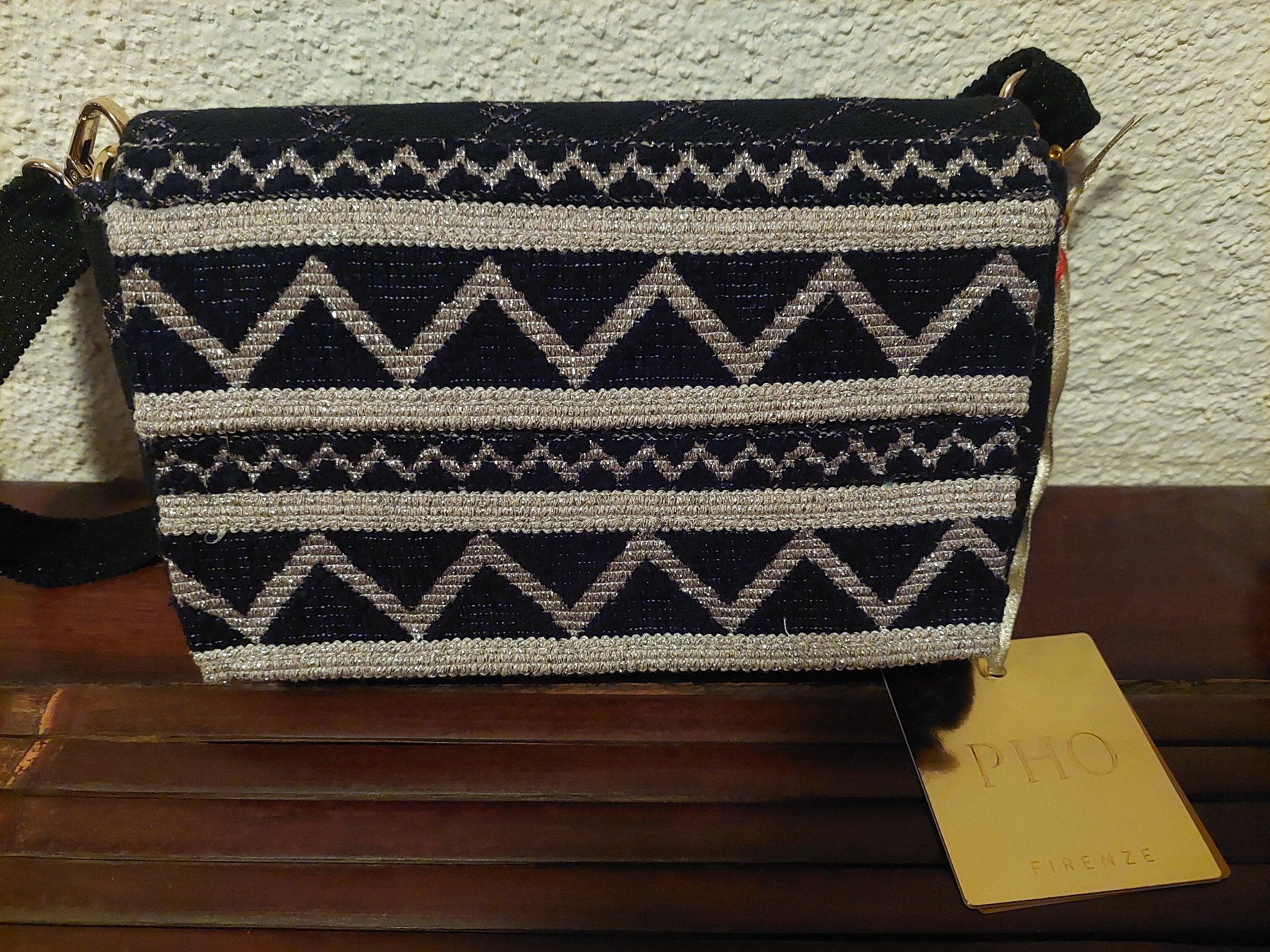Borse da donna: PHO Firenze . Clutch - 8020007 silver & black - 19x11x5 – Nuovo e nell'imballaggio originale da Besenbüren venduto da teluride89