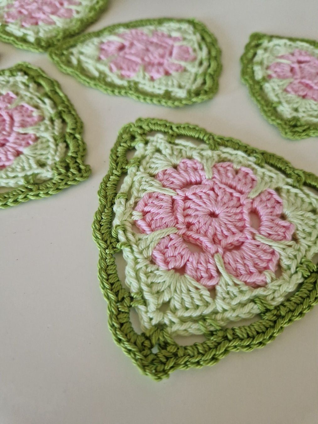Alle Dekorationen: 6 gehäkelte Untersetzer, Coaster Blume 'Spring' Handmade – Neu (gemäss Beschreibung) aus Neuhausen am Rheinfall von Alchimista 5