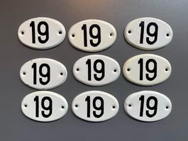 Emaille-Schild / Hausnummer Schild Nr. 19 (9 x 6 cm)