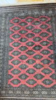 Tapis runner persan vintage rouge à médaillons gris