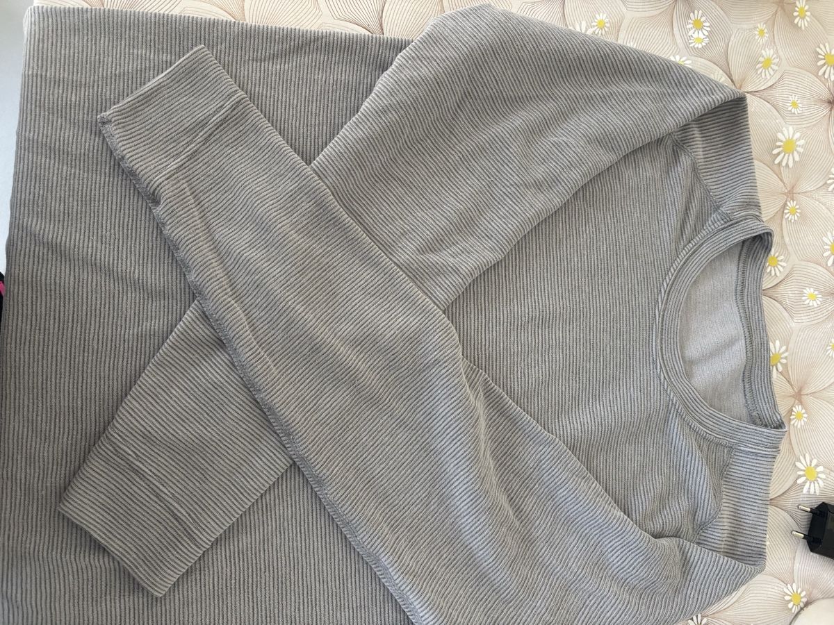 T-shirt: Pull  – Nuovo (secondo la descrizione) da Monthey venduto da mon_sgm8 1