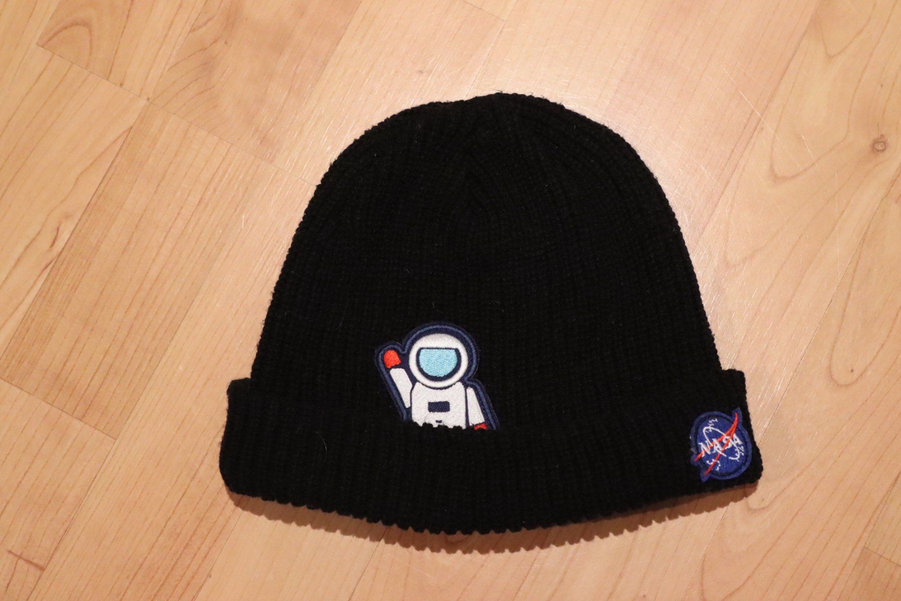 Altro abbigliamento per bambino: schwarze Nasa Mütze Jungen, One size – Usato da Wenslingen venduto da Strick4Alpaca 1