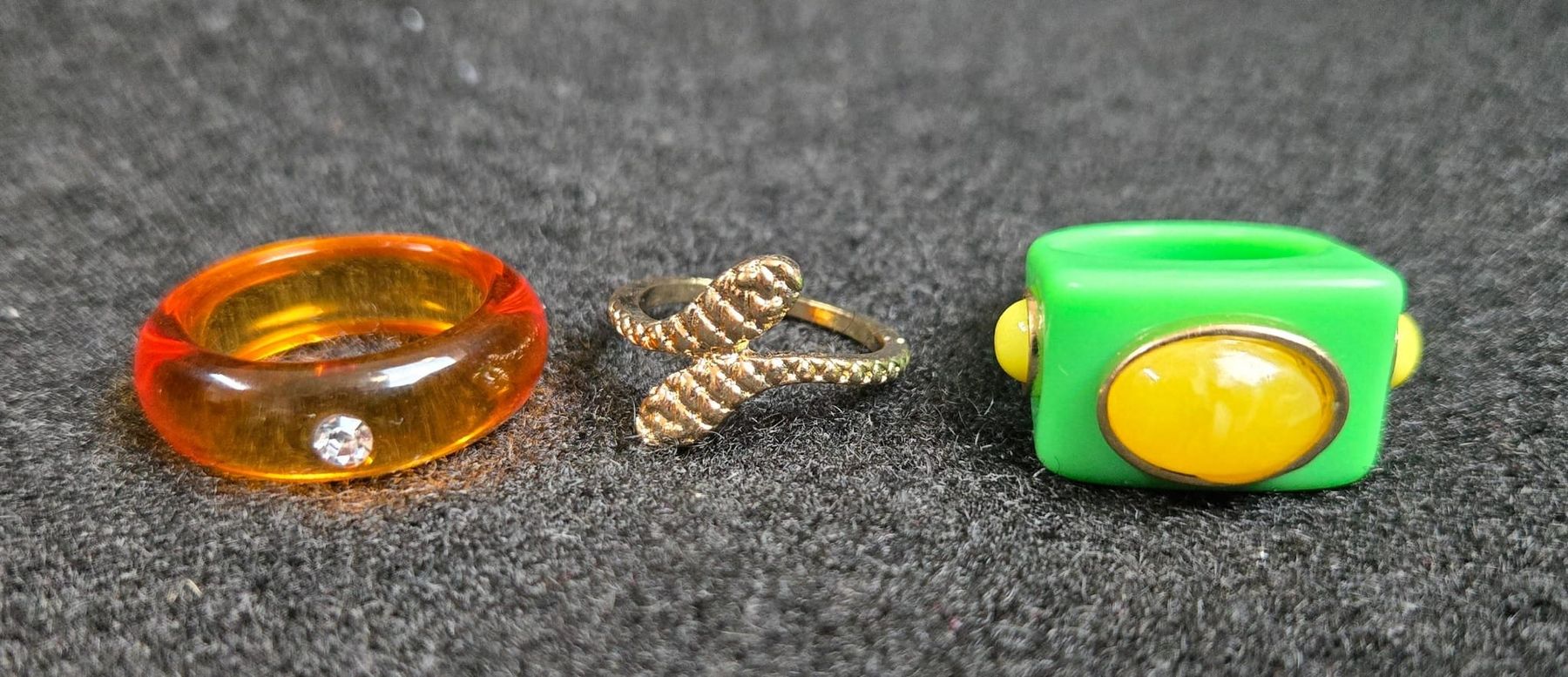 Anelli: 3 Bunte Ringe  Modeschmuck – Usato da Rheinsulz venduto da Dred 1