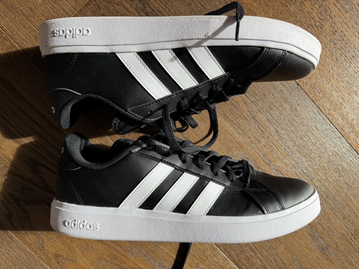 Adidas Scarpe da uomo: Adidas schwarze Schuhe 42.5 – Usato da Felben Wellhausen venduto da Greuter 4