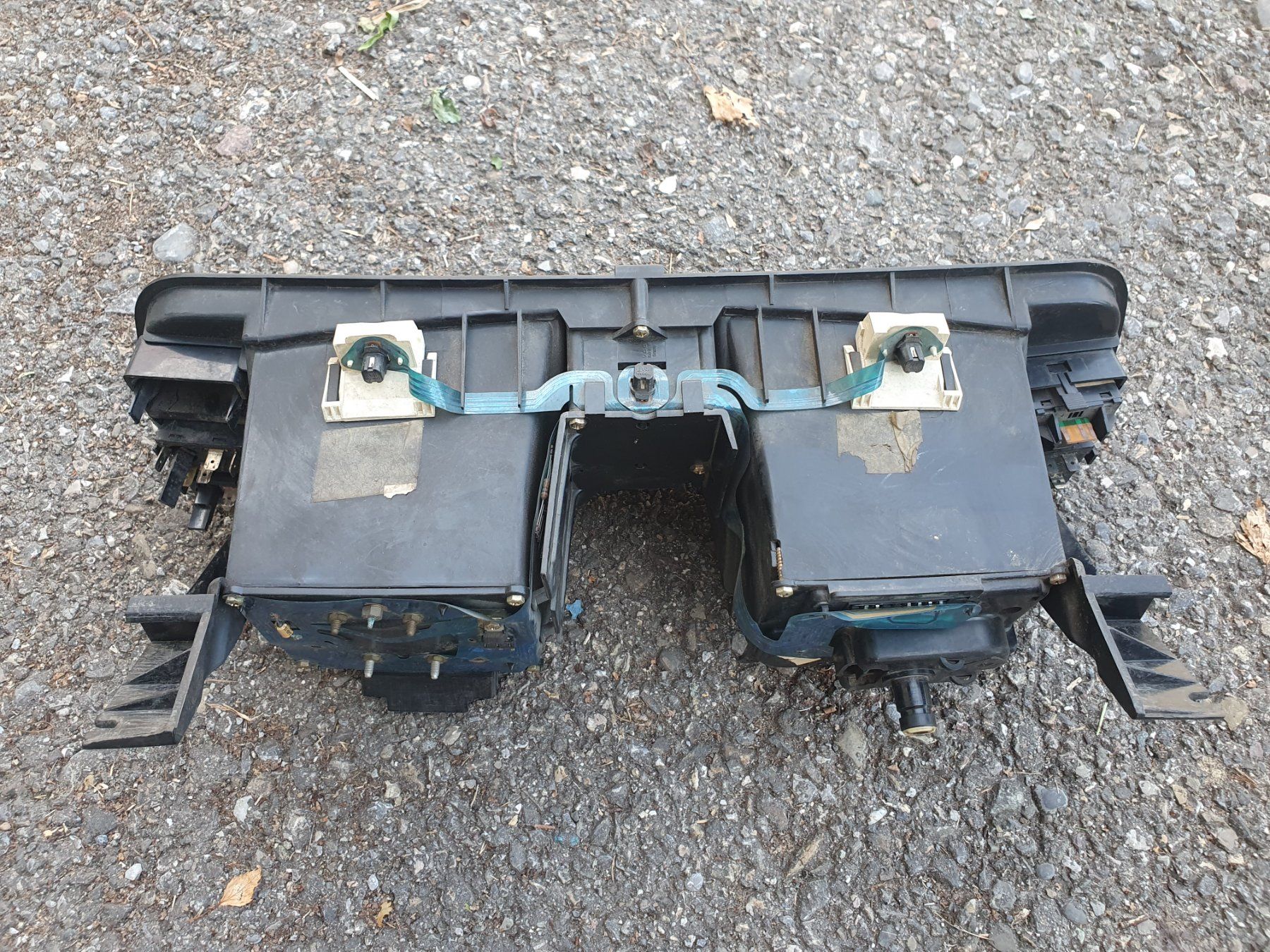 VW Tutti pezzi di ricambio auto: VW Bus T3 Tacho / Cockpit / Instrument. – Difettoso da Schönenberg ZH venduto da Technmech 1