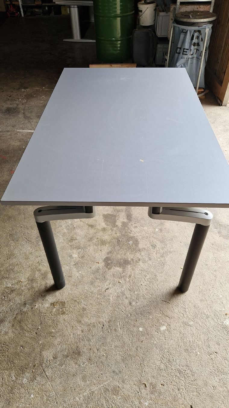 Tavoli: Table de bureau plateau gris 100x160x72cm – Usato da Orvin venduto da Avanchie 1