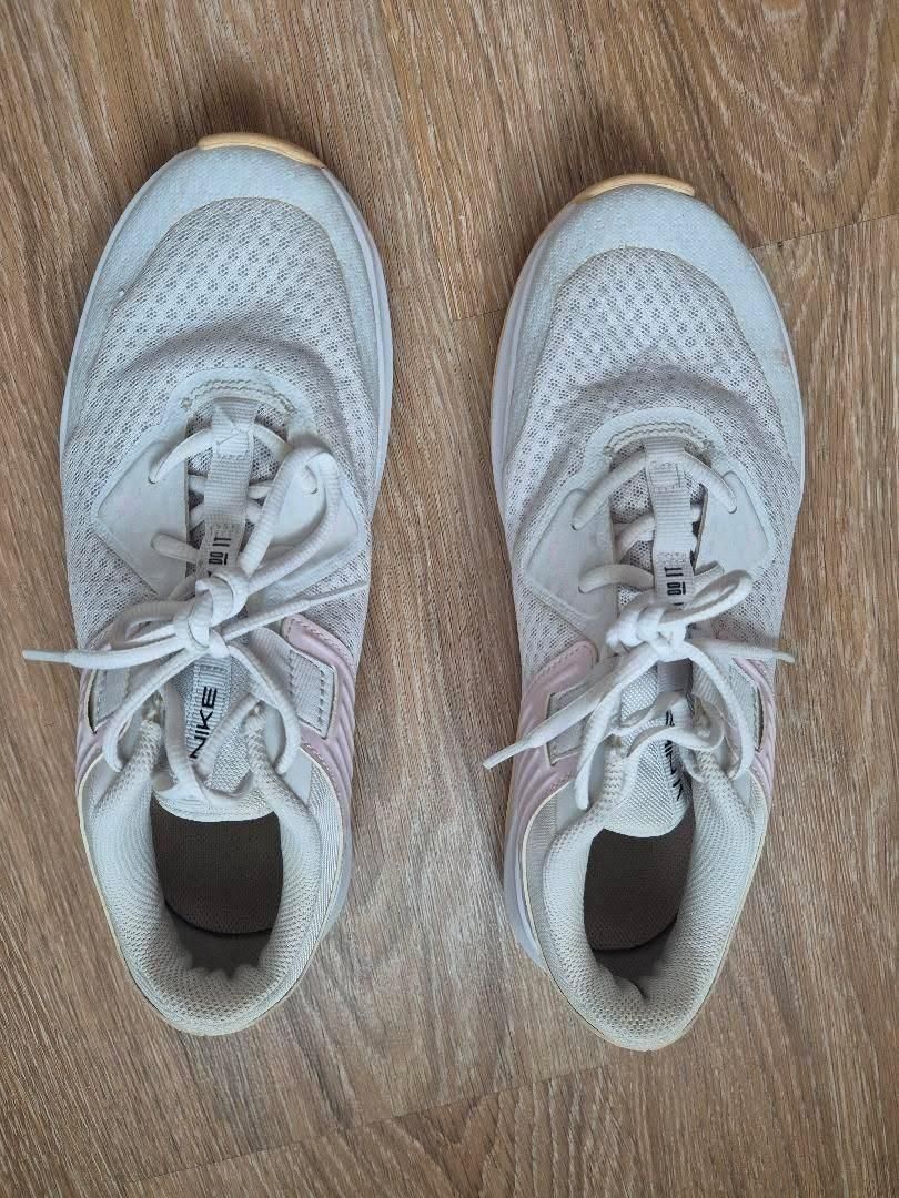 Nike Scarpe da uomo: Nike Training Shoes Size 11 EU 43 light pink grey – Usato da Zürich venduto da sha_rxc8 6