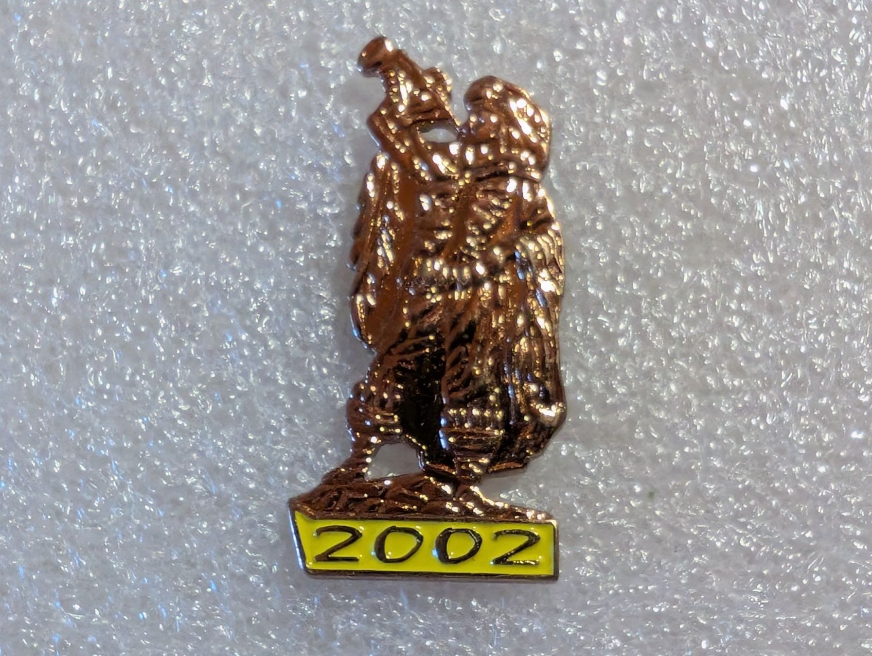Plaketten & Abzeichen: Ansteckpin 277: 2002 – Gebraucht aus Oppligen von Pin-Fall-Shop