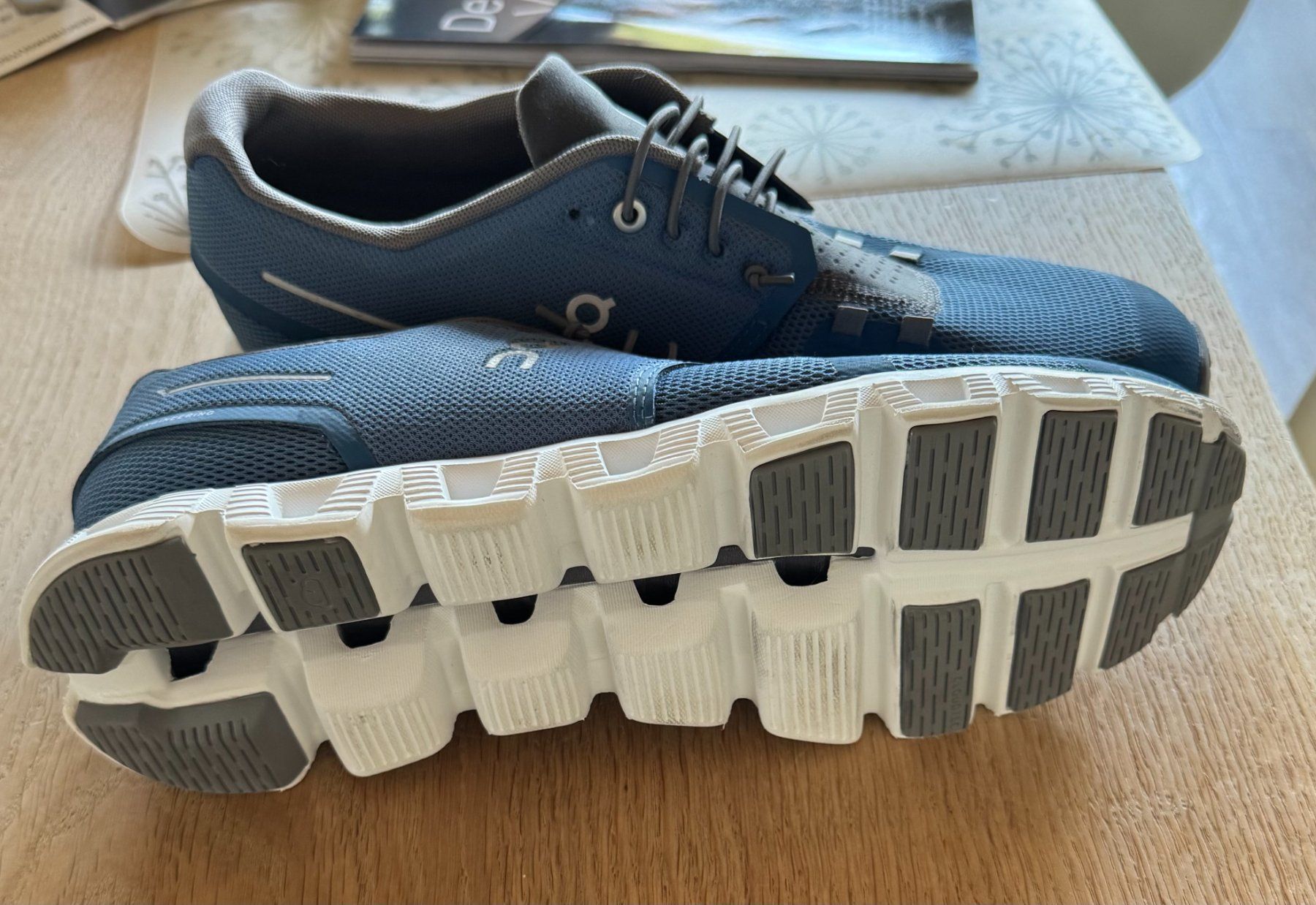 On Scarpe da uomo: On Cloud 5 – Usato da Rothrist venduto da 2six0 3