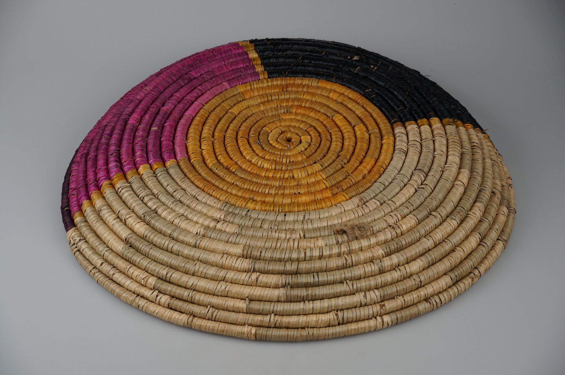 Assiettes: Riese Raffia Wandteller 27" – D'occasion à Rüti ZH par Restwert_Rueti_ZH 1