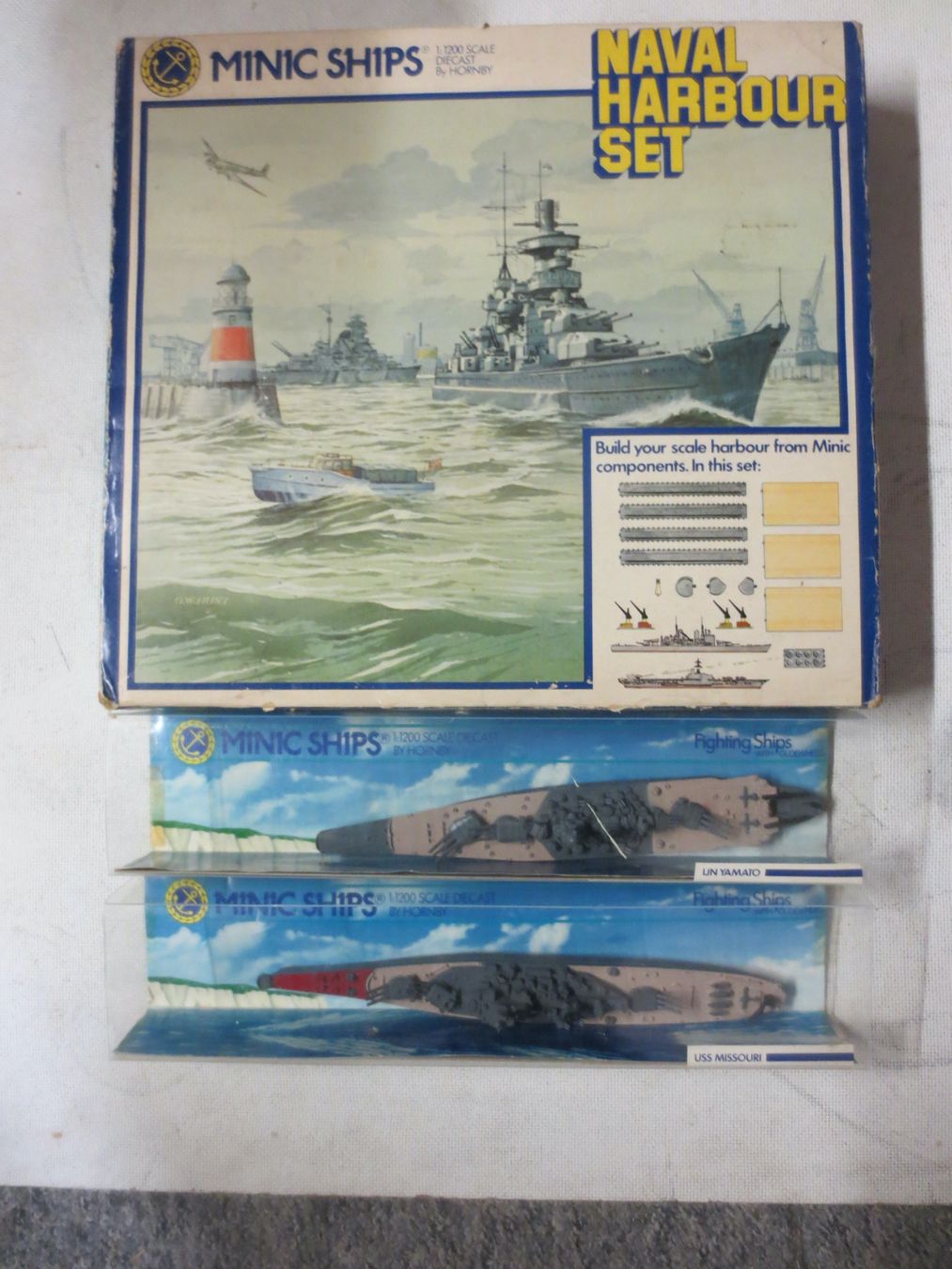 Kit di modellismo & Modellini statici: Tri-ang Minic  Naval Hafen Set  + 2 x Marineschiffe. – Usato da Ecublens VD venduto da ohc499cc
